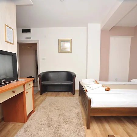 Hotel Zeleni Vir Ni Oda fotoğraf