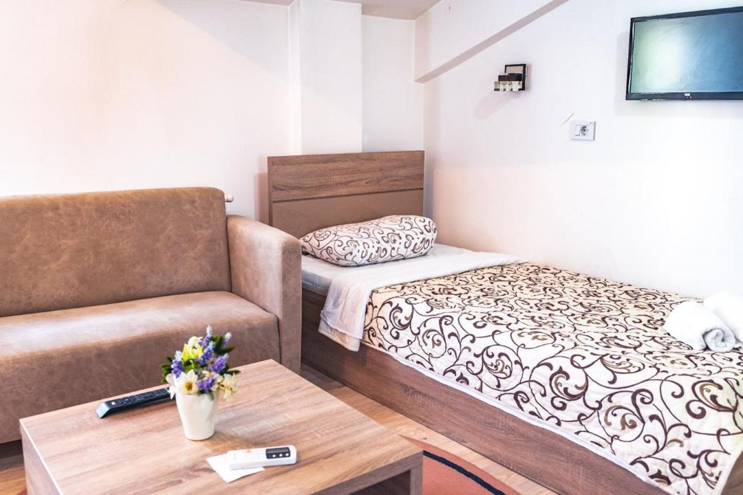 Zeleni Vir Otel 2*